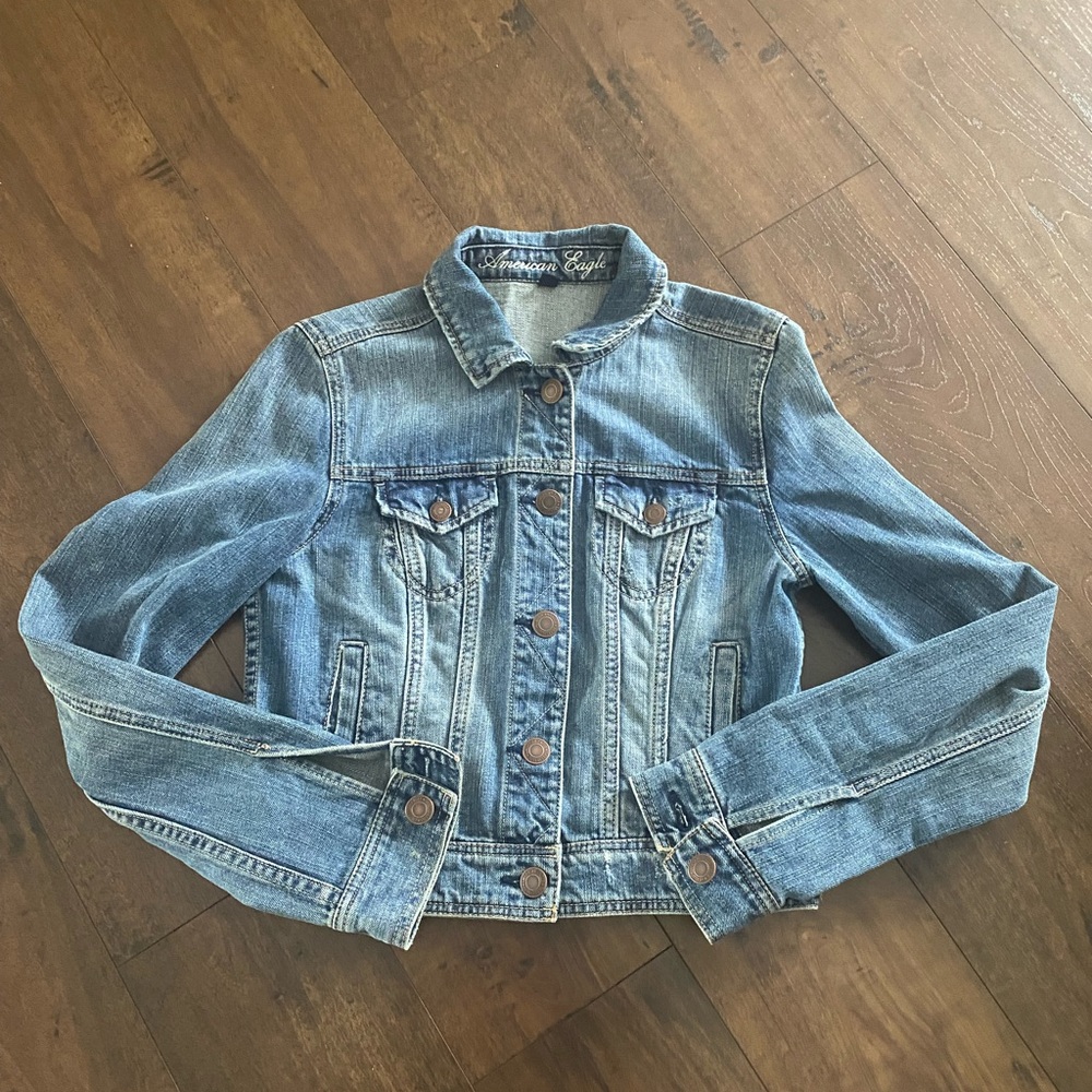 AE Jean Jacket Size Medium - Picture 3 of 9